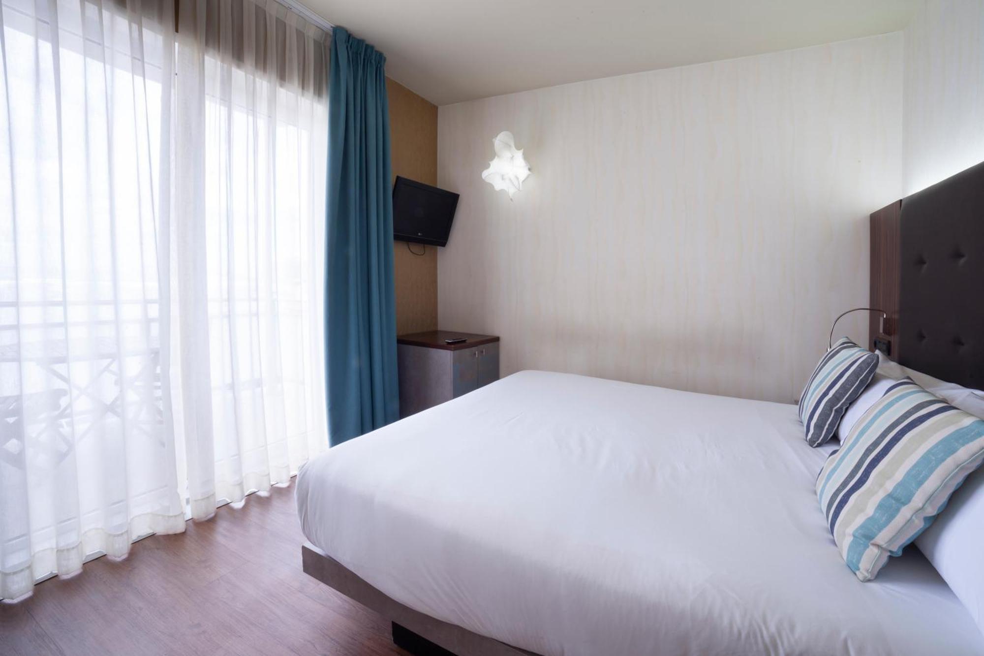 Petit Palace Tamarises Getxo Room photo